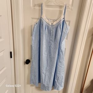 Secrets, white and blue night gown size 2X